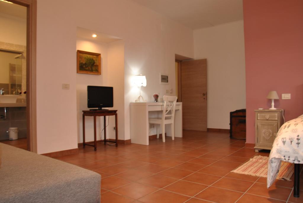 Отель Casale Appio Рим Экстерьер фото